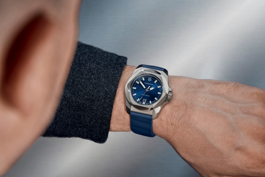 Reloj Victorinox Swiss Line Up Blue Dial Blue Rubber Hombre V242084  
